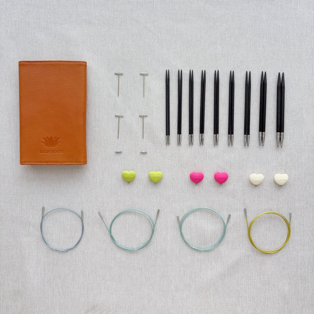 Set de agujas intercambiables de ébano TARIM 5” con estuche en piel / Lotus Yarns