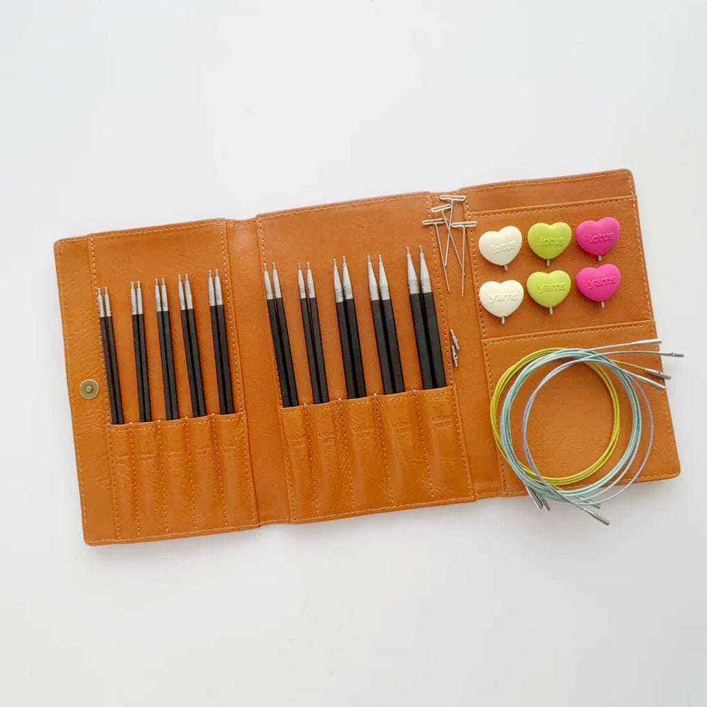 Set de agujas intercambiables de ébano TARIM 5” con estuche en piel / Lotus Yarns