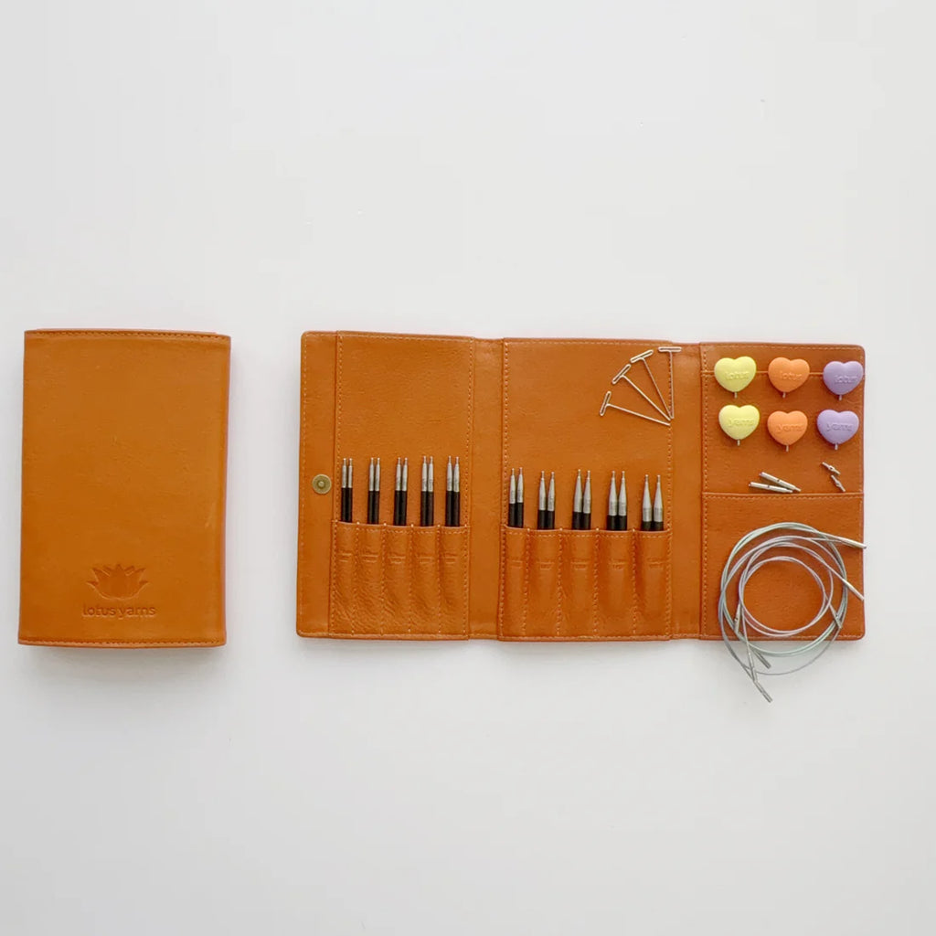 Set de agujas intercambiables de ébano TARIM 3.5” con estuche en piel / Lotus Yarns